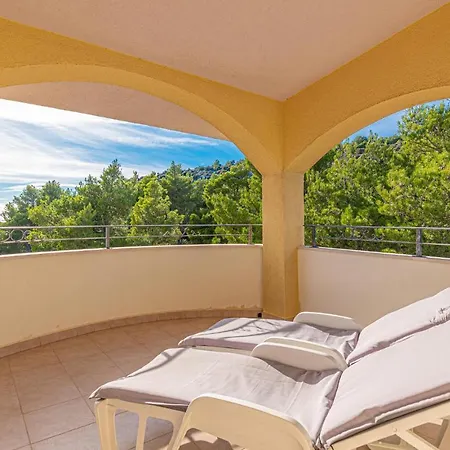 Appartement Lovely In *