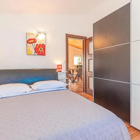 Cozy In With House Sea View Apartment