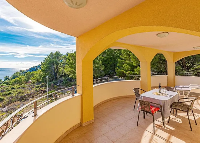 דירה Lovely In *